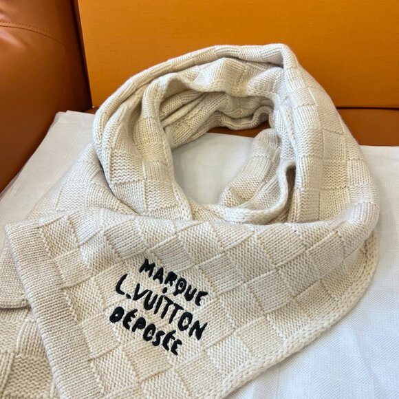 Louis Vuitton Knit Scarf - Picture 5 of 6